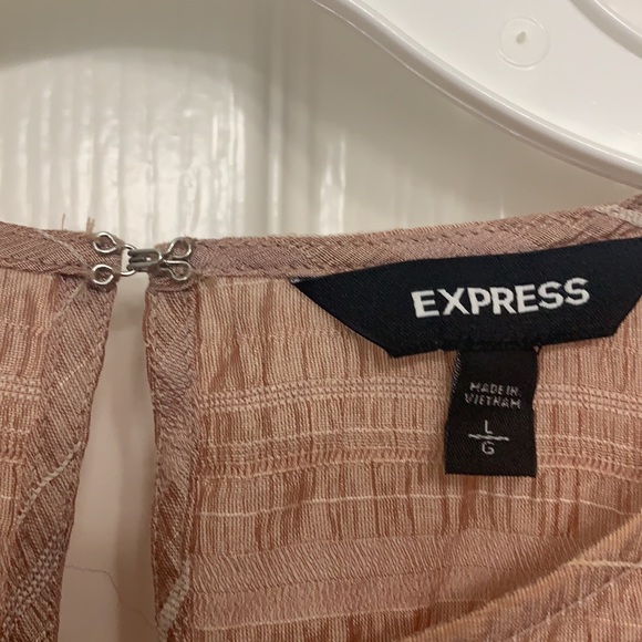 Express - textured puff sleeve crew neck top - Picture 5 of 8